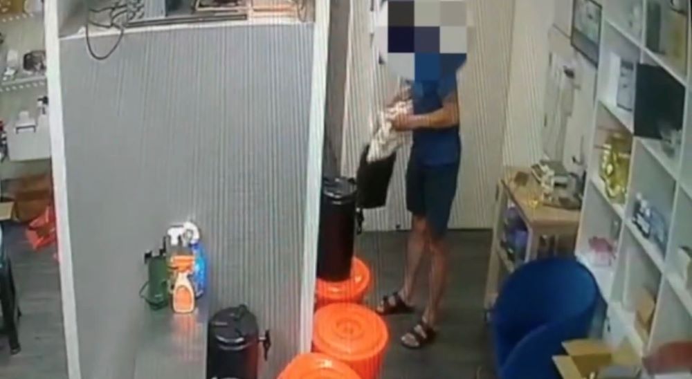 圖說:竊嫌翻動店內物品行竊。