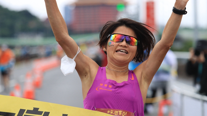 林秋杰楊喬筑摘下全馬優勝 2022臉部平權運動臺北國道馬拉松