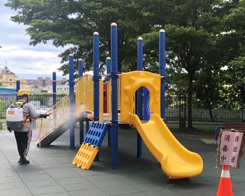 環保局將轄內小學、幼兒園及設有兒童遊戲設施的公園等557處地點,列為戶外公共環境加強清消的重點區域