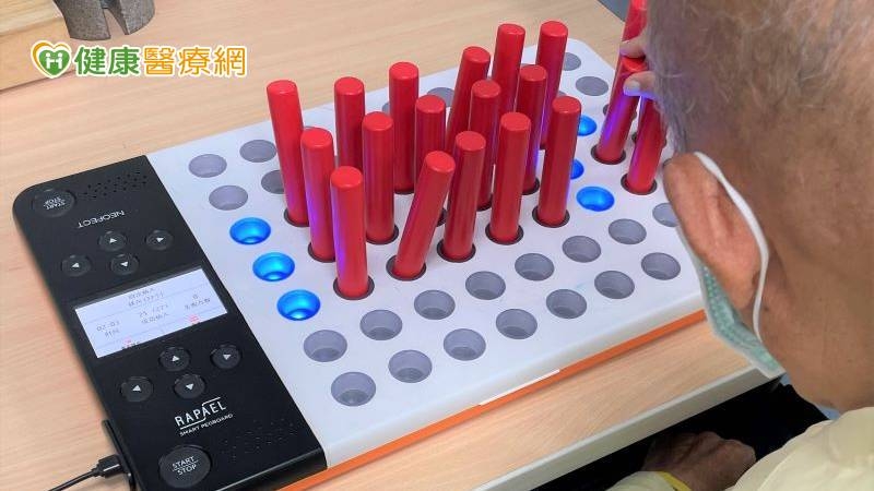 中風肢體偏癱 「智能插棒」復健訓練幫大忙