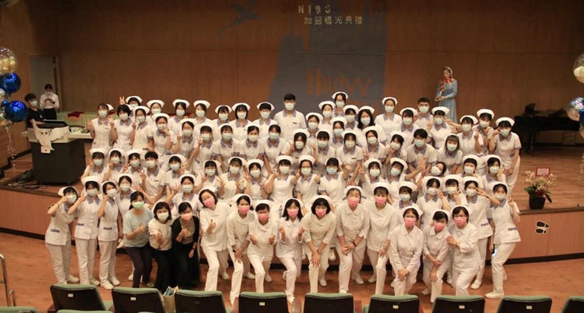 點亮「心」火 高醫大護理學系加冠導光典禮傳承南丁格爾精神