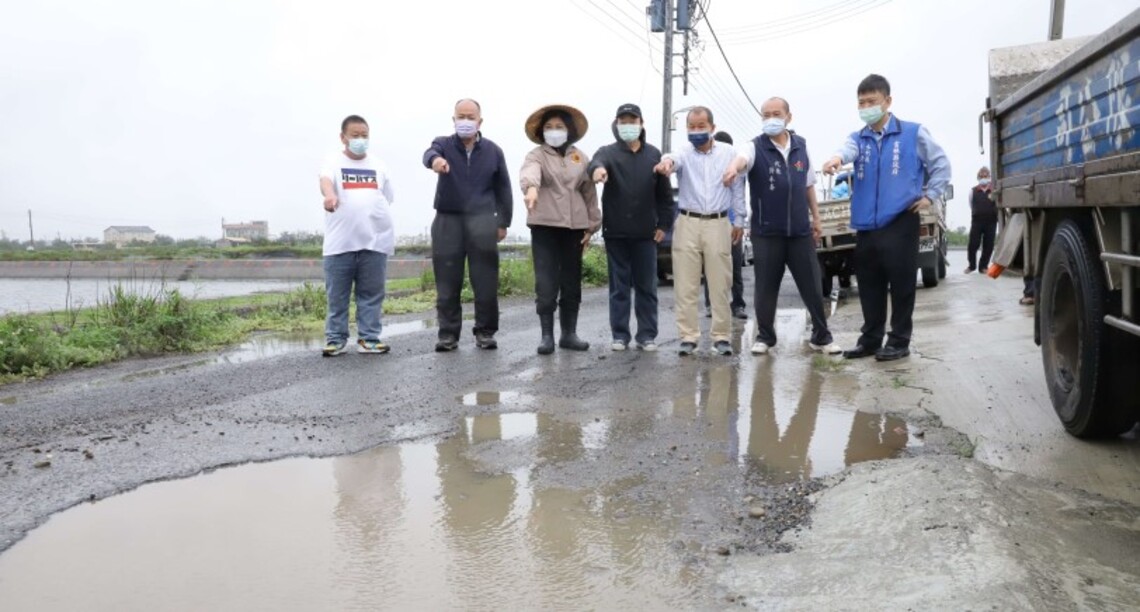 張麗善會勘口湖鄉下崙養殖區東西三路西側產業道路工程