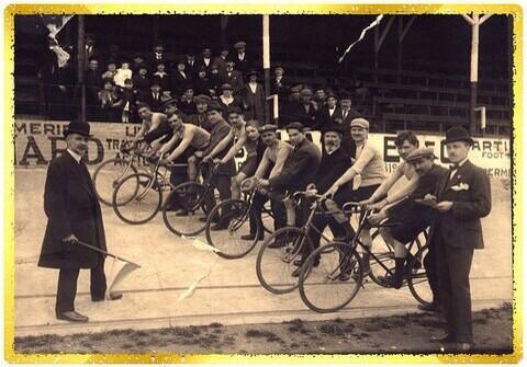 1924年法國巴黎首次舉辦「國際無聲運動會」,其中之自行車項目。(圖片來源:ICSD President Twitter)