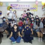 ▲台中市中區戶政所辦理「111年新住民親子活動」,警察婆婆蔡季芳宣導婦幼人身安全 (圖/台中豐原分局 提供)