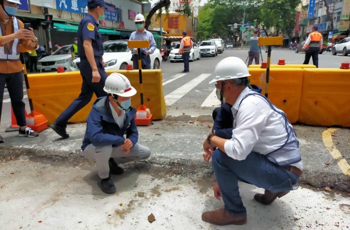 林副市長視察輕軌大順路段路面復舊施工進度 肯定輕軌團隊充分展現跨局處合作精神