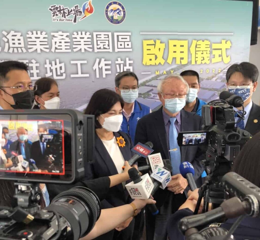 雲林縣張麗善縣長和嘉義大學前任校長艾群共同擘劃「智慧綠色漁業產業園區」,建構漁電共生的新漁業示範區。