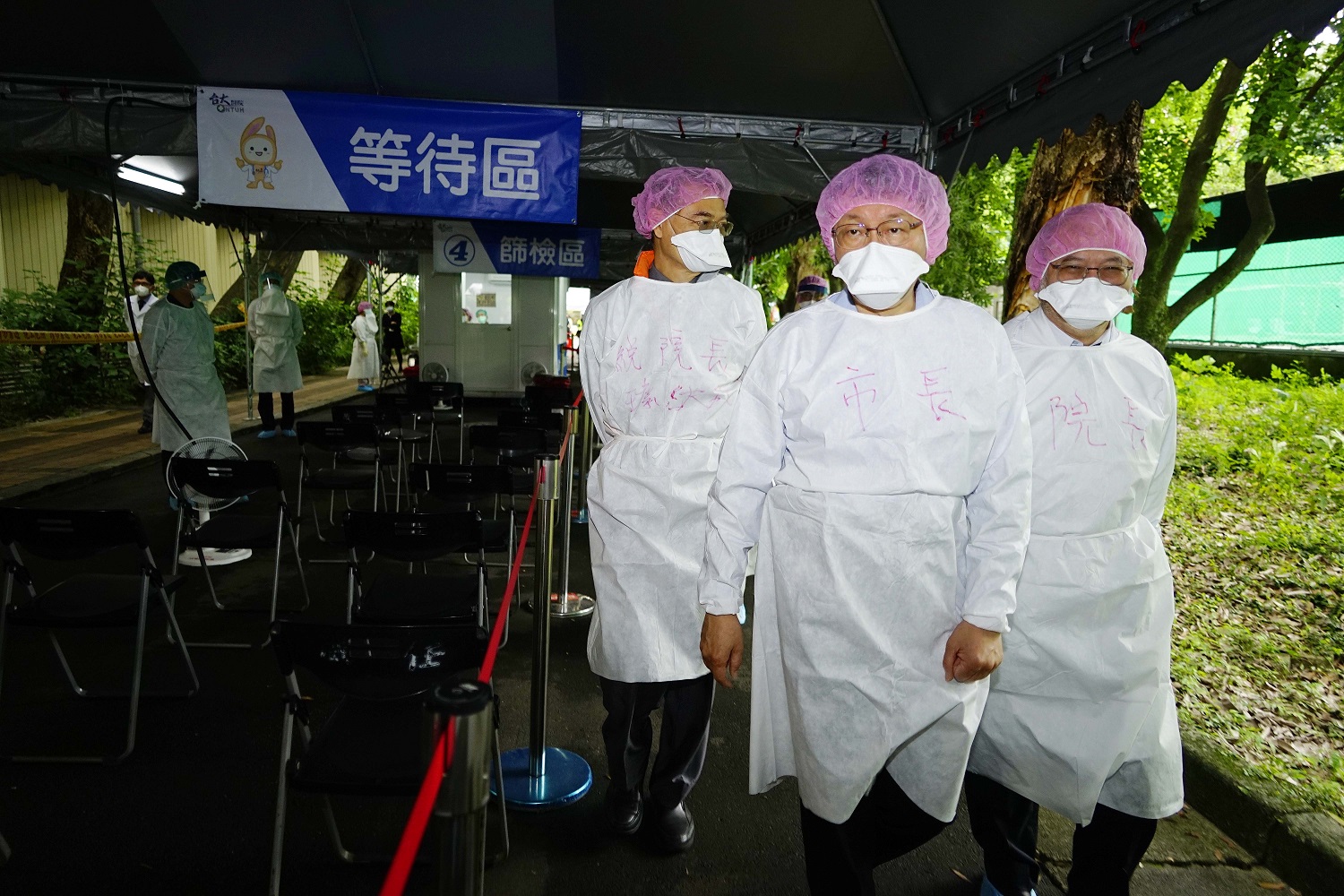 視察臺大篩檢站 柯文哲:臺大醫院是北市醫療防線的最後部隊