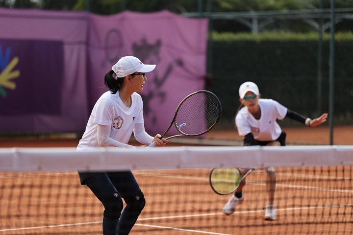 聽奧網球林家文(圖右)、何秋美(圖左)選手拿下女雙二連霸