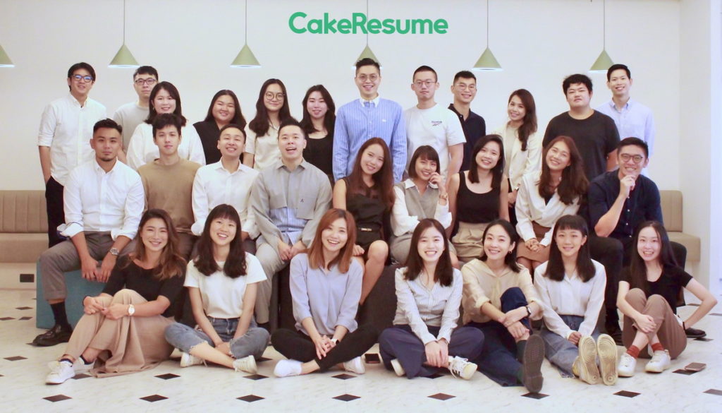 CakeResume於不到六年內累積兩百五十萬專業人才庫,近年看準科技人才荒趨勢,轉型為跨地域、跨領域的雙向媒合求職平台,協助企業更精準地進行有效招募,讓企業從被動徵才到主動搶才。