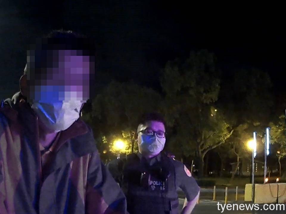 男子深夜車道上騎鐵馬 員警勸導意外發現這身分 19 949215