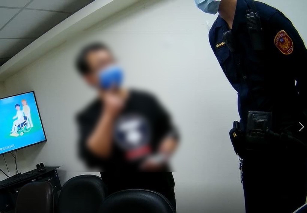 樹林分局樹林派出所警員黃政豪、黃品智,成功攔阻詐騙案,幫助民眾省下血汗錢