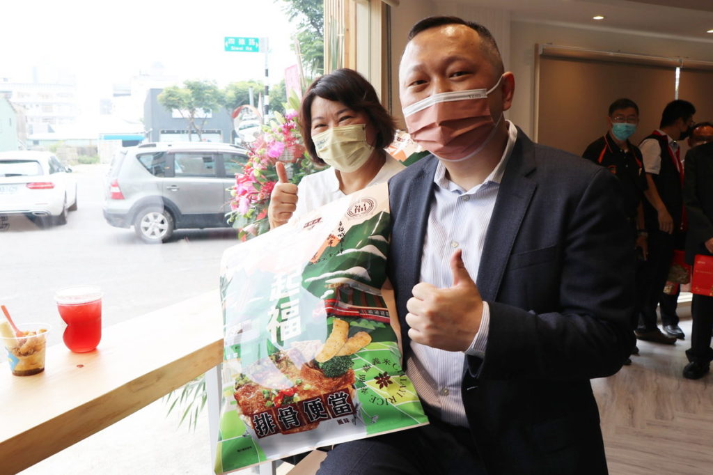 市長與奮起福執行長陳岱聲