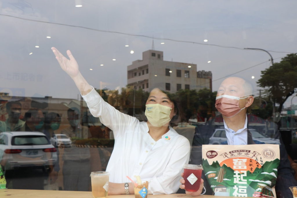 市長與奮起福執行長陳岱聲