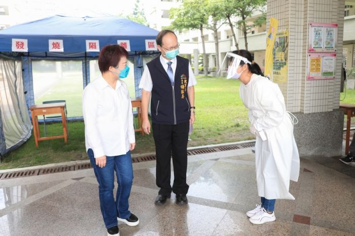 視察國中會考防疫整備 盧秀燕：備用試場分流確保考生健康