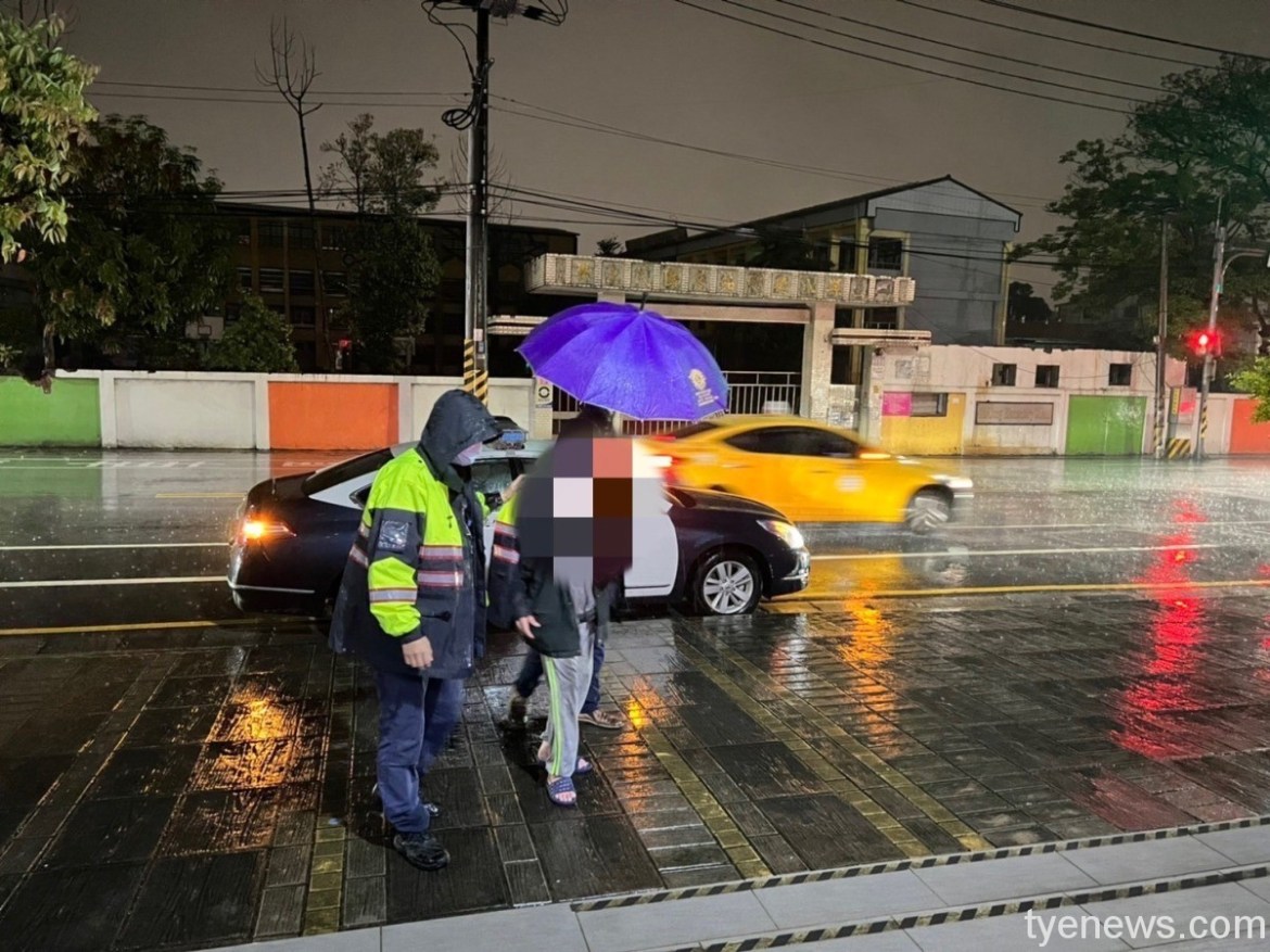 長照中心獨出外出迷途4天 八德暖警助老翁平安返回 17 S 3104874