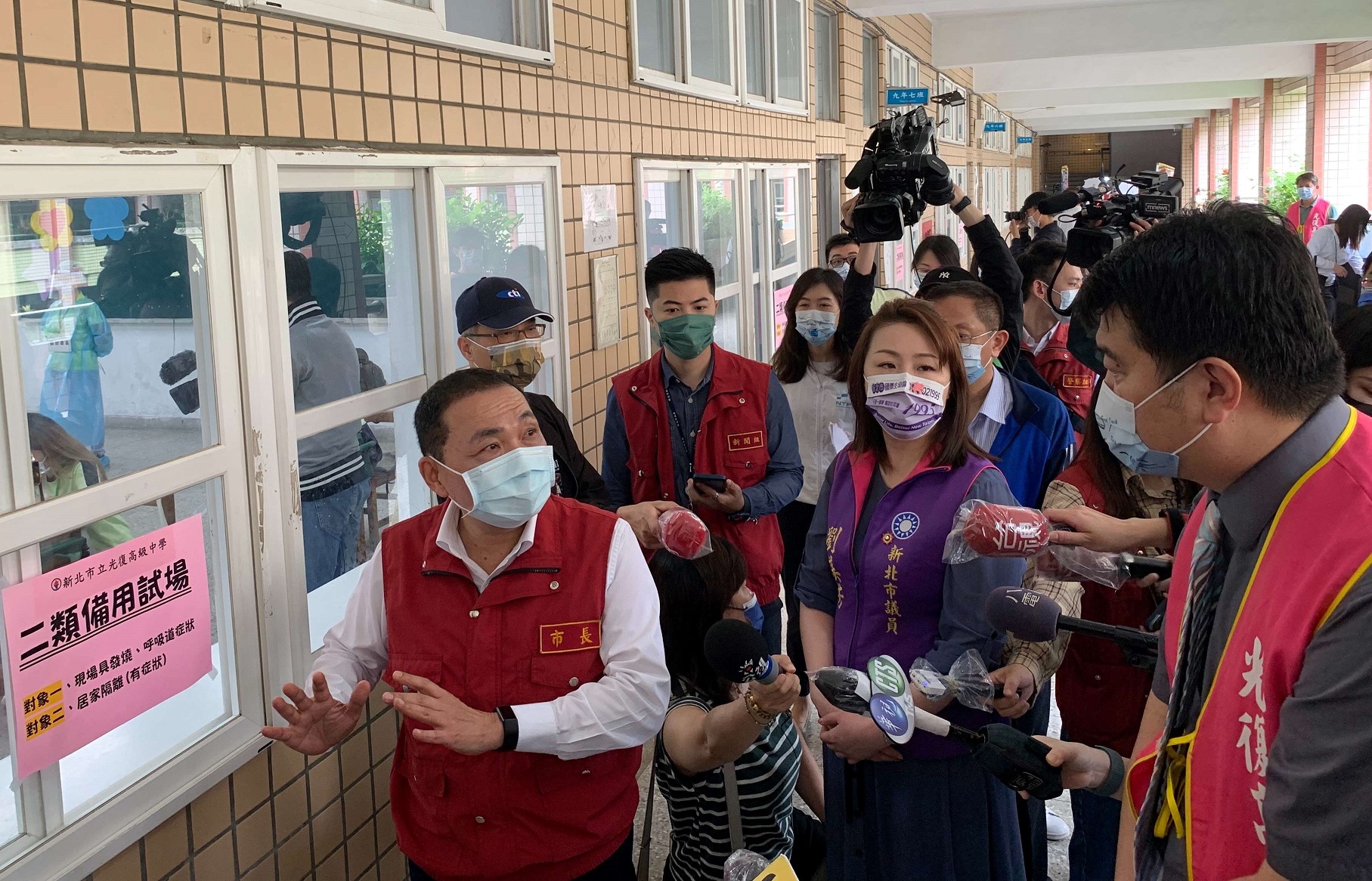 國中會考周末登場  侯友宜視察考場：落實防疫演練 考生安心應試
