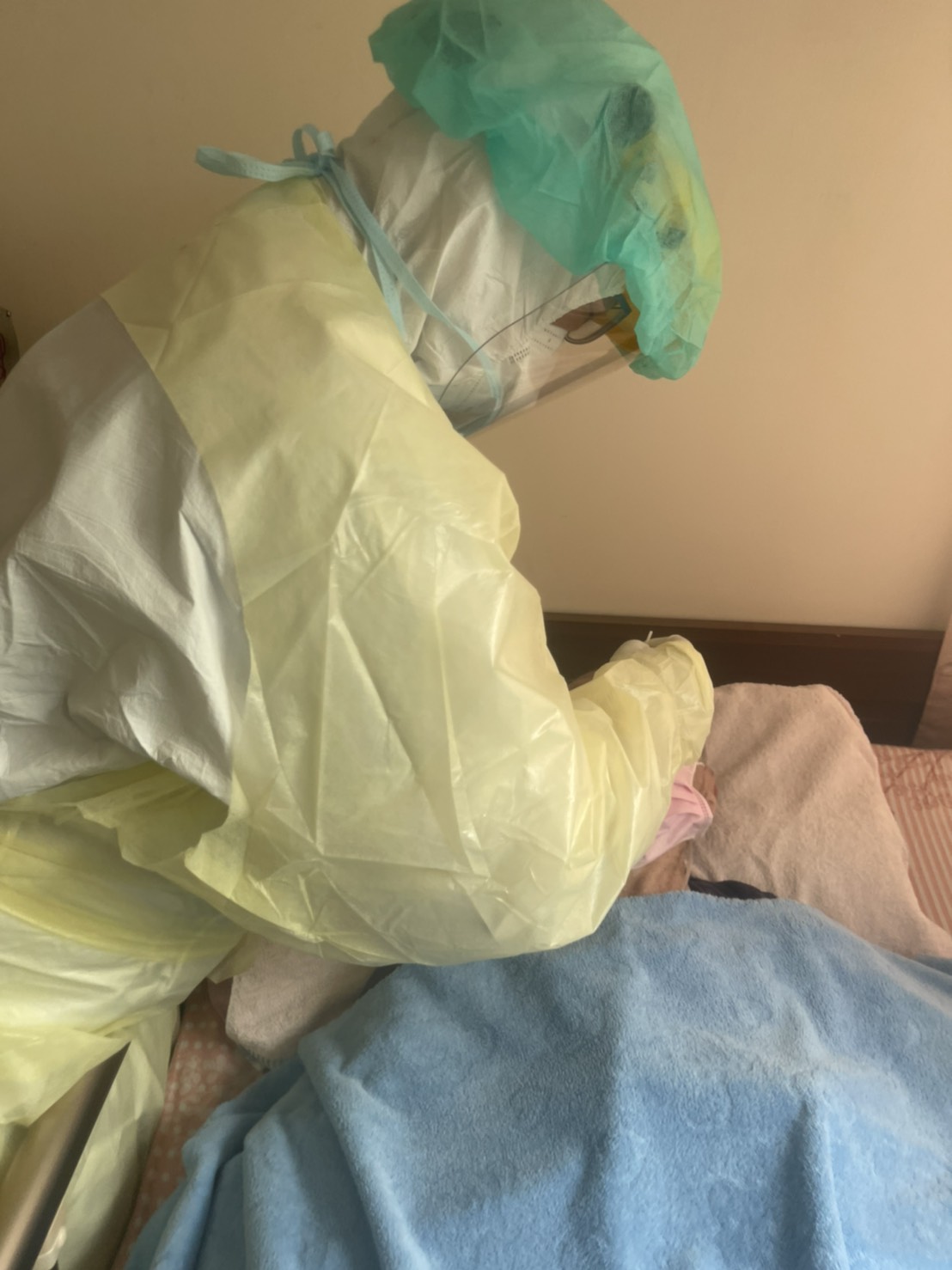 新北市首創「到宅照護一條龍」 專為獨居長者及身障者提供快篩問診投藥服務 服務專線0800-292929 每日9~19時