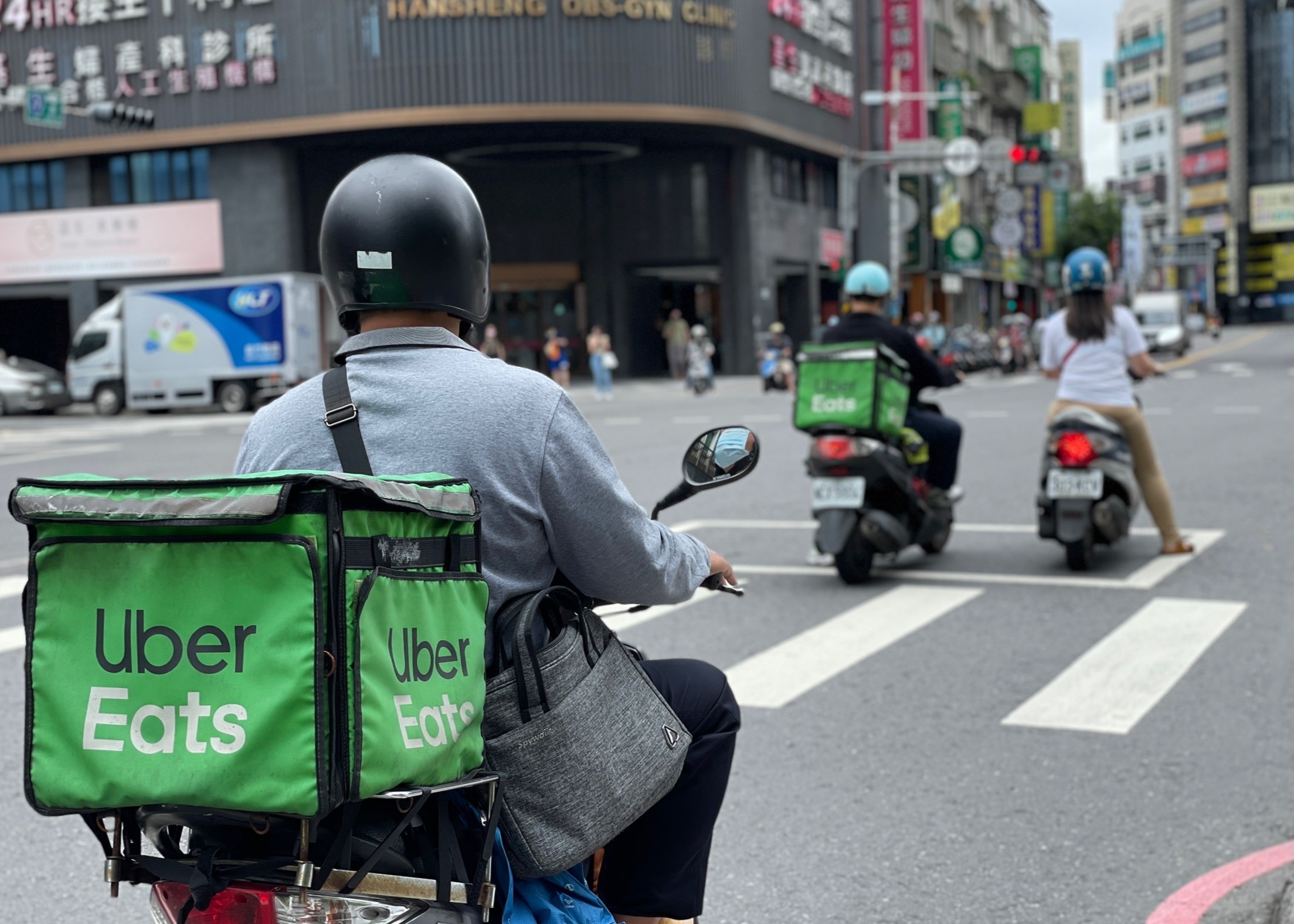 新北外送平台條例三讀通過 需揭露每單報酬 未投保意外險最高罰10萬