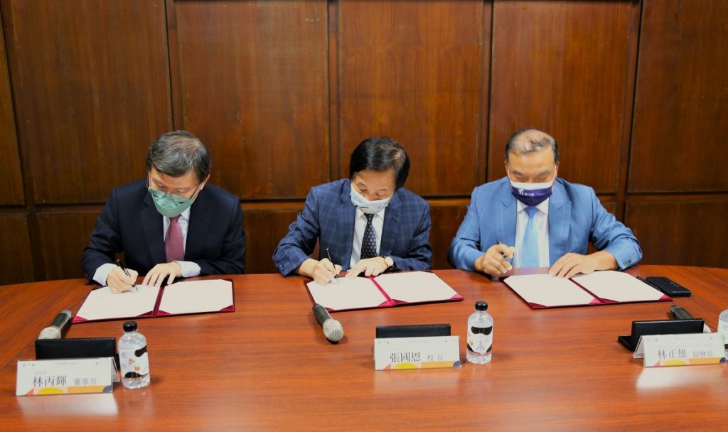 東海大學X證基會X磐石會三方簽署合作備忘錄現場(圖/東海大學提供)