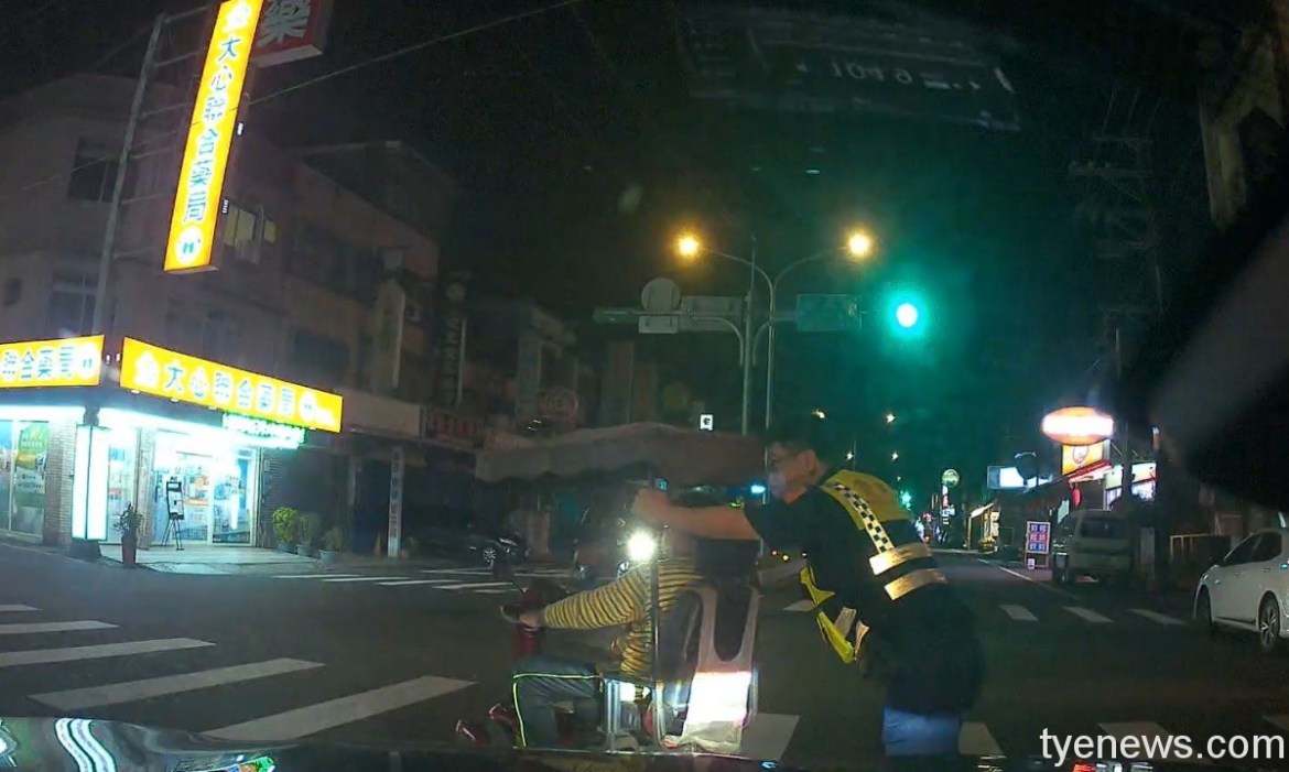 深夜推車3小時遇暖警救援 龍潭肢障男感動泛淚 18 S 17915916