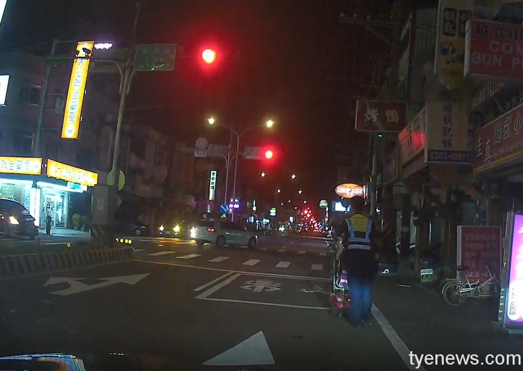 深夜推車3小時遇暖警救援 龍潭肢障男感動泛淚 19 S 17915914