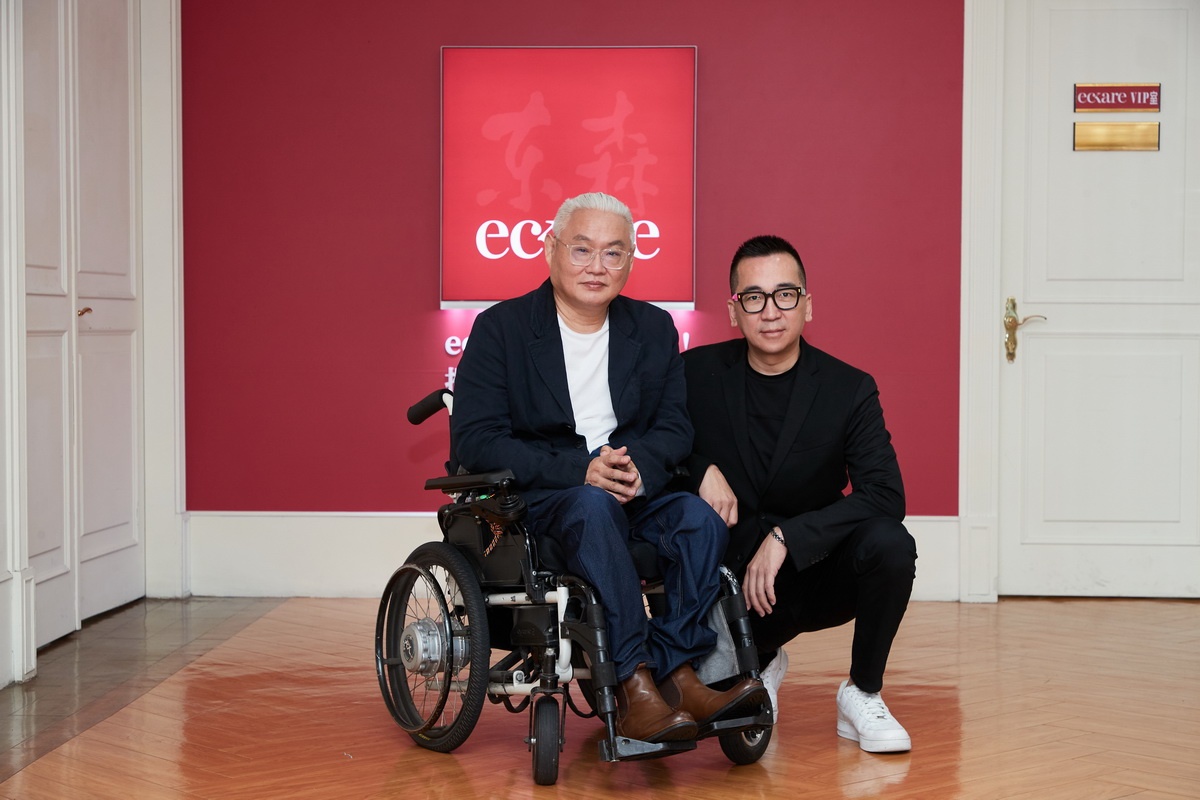 廣告才子范可欽（左）在線上推出Podcast新節目《范可欽的品牌會客室》，首集來賓讓人出乎意料，竟是曾經撕破臉的「舊仇」王世均（右）。