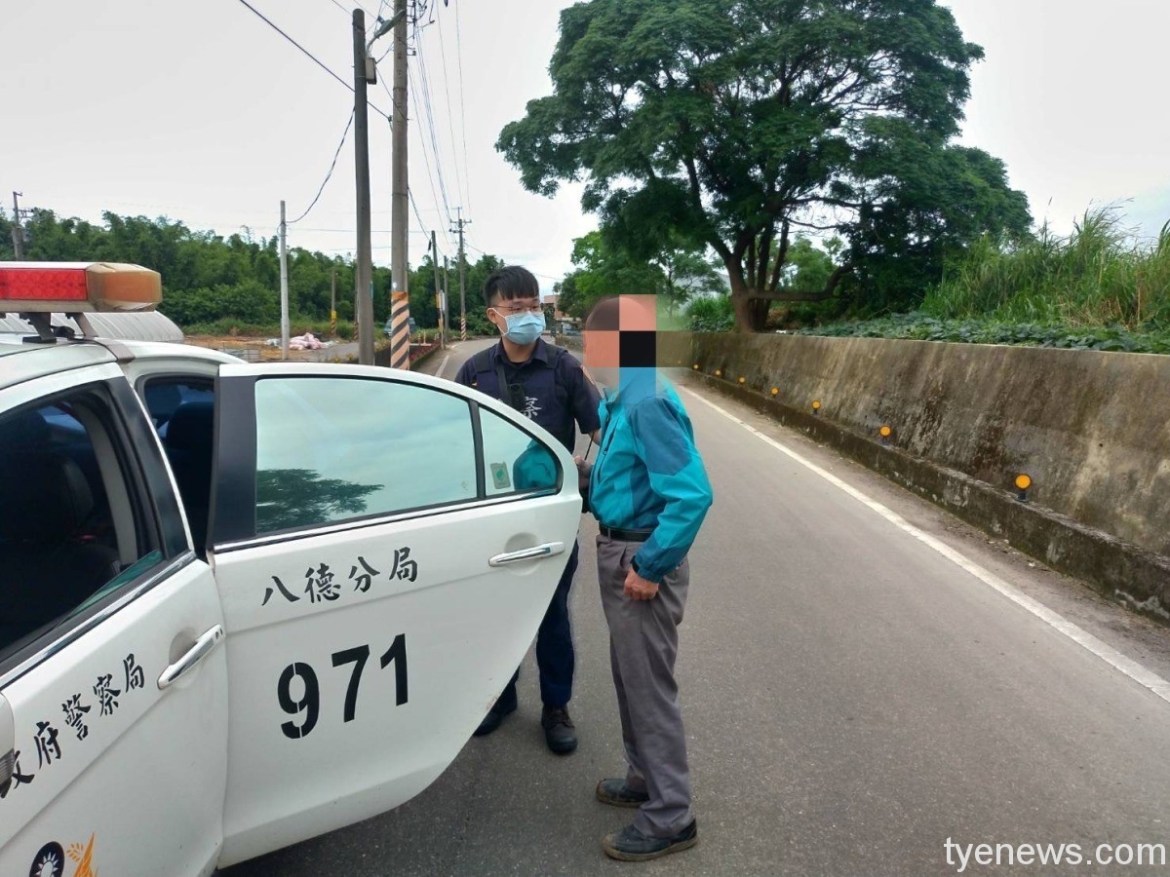 失智老翁迷途家屬急壞 八德警即時協尋助找回 20 S 3186691