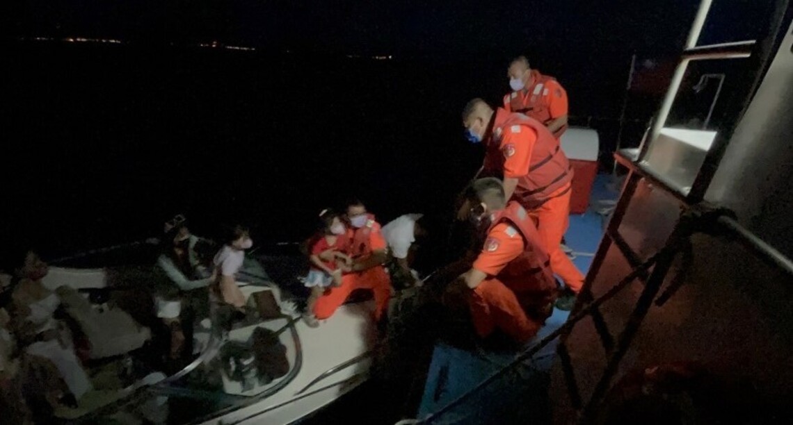 遊艇暗夜漂流    海巡即刻救援   人員均安