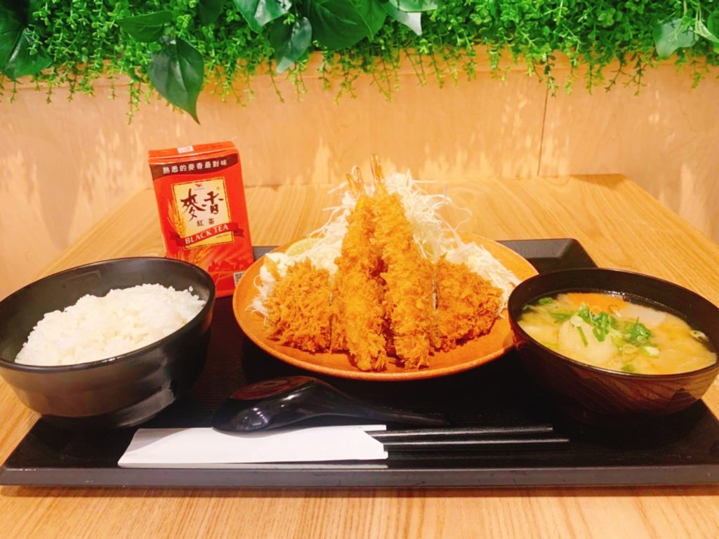 即日起至6/30,至吉豚屋門市外帶任一主餐,即贈送最對味的好朋友麥香紅茶一罐!