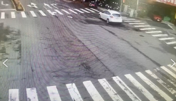 圖片說明：白色自小客車駕駛因酒測值超標而釀禍。（記者江雁武翻攝）