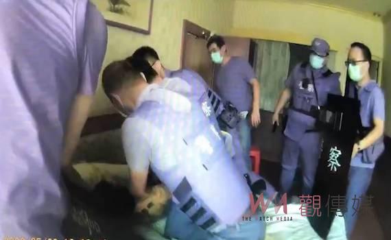 不滿妻穿著「太暴露」    家暴夫竟找2友持刀擄人