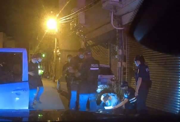 ▲白車駕駛拒檢加速逃逸,最後撞上支援巡邏車後才停下被逮 (圖/苗栗縣警察局 提供)