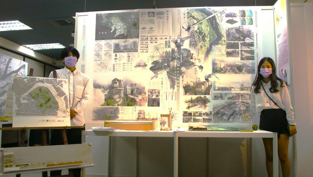學生：劉永祺、李旻蓉分享〈翻轉永和-新世紀花園城市〉作品（圖/陳惠玲攝影）
