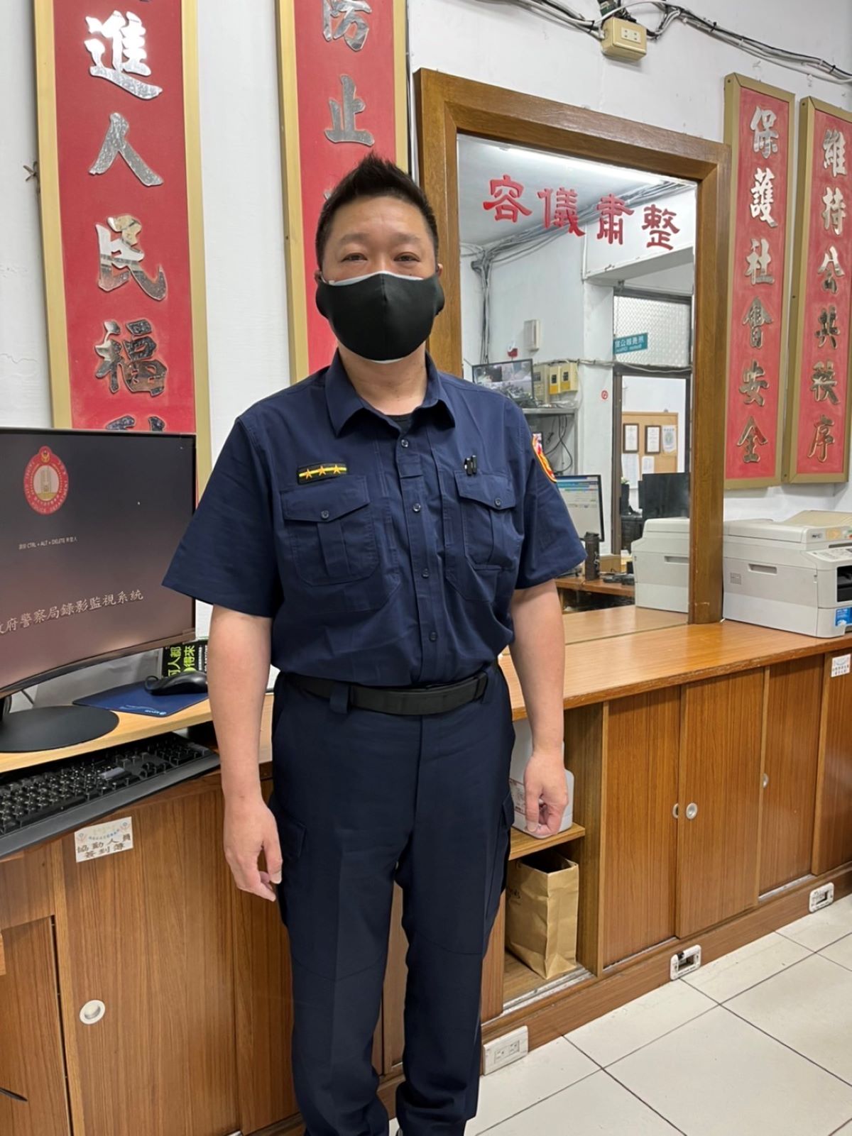 舊莊派出所員警戴四國即時攔阻險遭詐騙婦人。