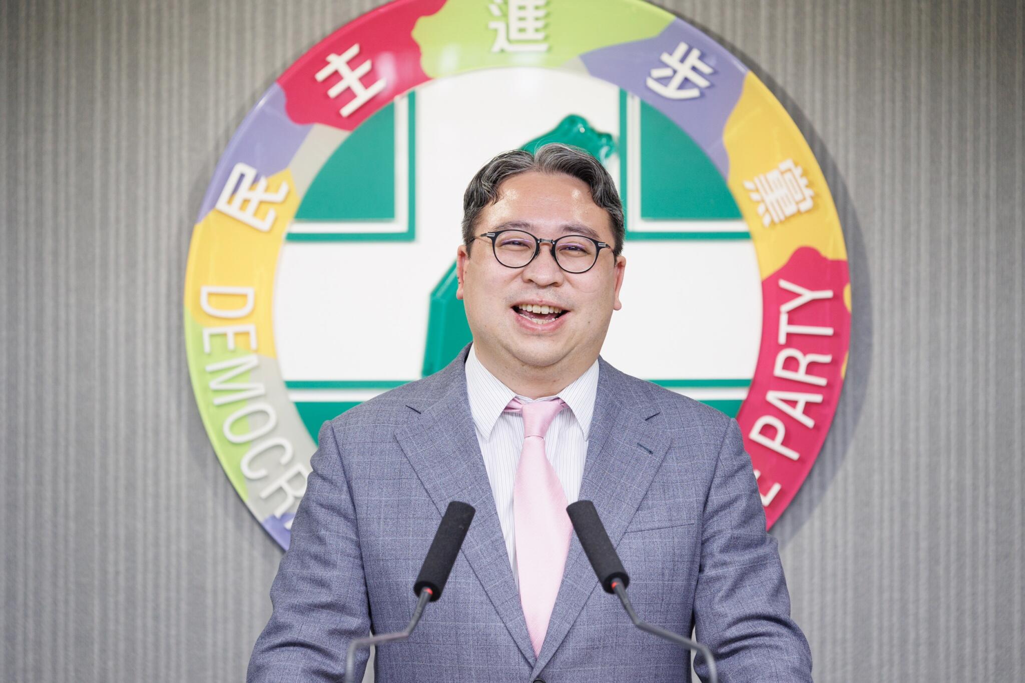 國民黨籲租屋減稅降 民進黨:期望中央、地方跨黨派能共同合作 34 民進黨發言人黃世杰