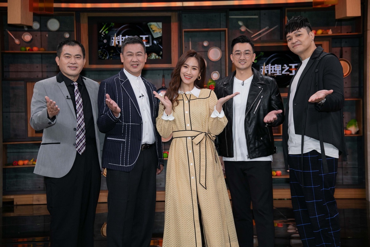 Sandy吳姍儒(中)將與四位導師一起合作(圖／料理之王3提供)