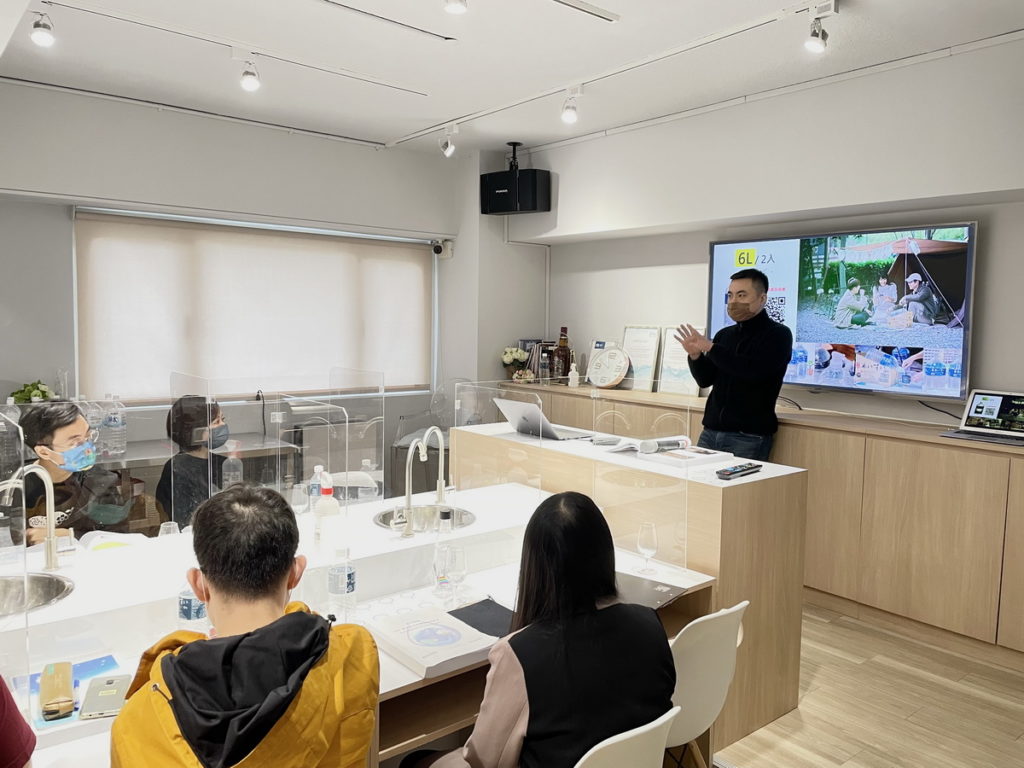 「開平學苑」全球唯一中文品水課程,由國際品水師協會大中華區代表夏豪均授課,課程設計理論與實務並重。
