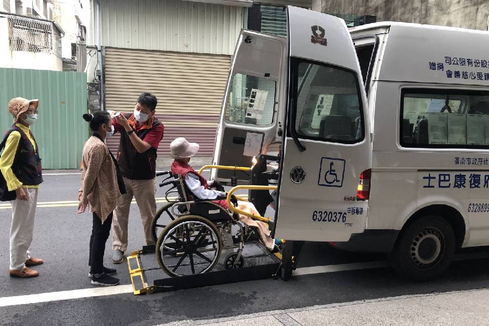 溫馨疫苗接送專車加社工進駐 讓臺南市長輩好安心 42 New Project 8 3