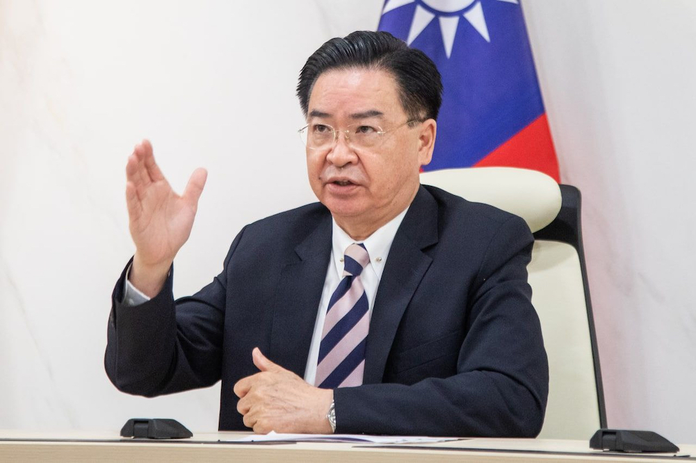 美媒專訪吳釗燮 透露台灣將維持現狀 不尋求正式獨立 62 外交部長吳釗燮接受美國「全美公共廣播電台」(NPR)視訊專訪,說明中國對台威脅、俄烏戰爭啟示、台灣自我防衛及美國對台支持等議題。