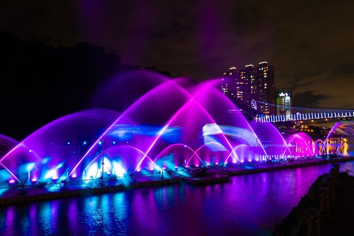 碧潭水舞換新曲 初夏夜色正迷人