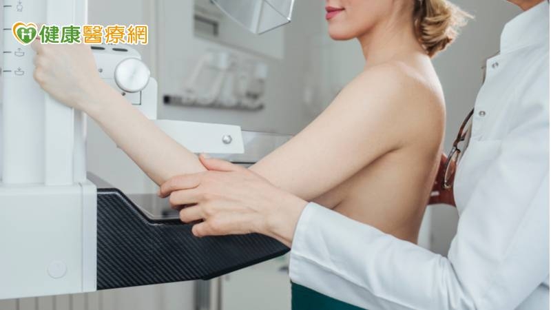 隆乳後發現微小鈣化 乳攝會夾破填充物嗎?