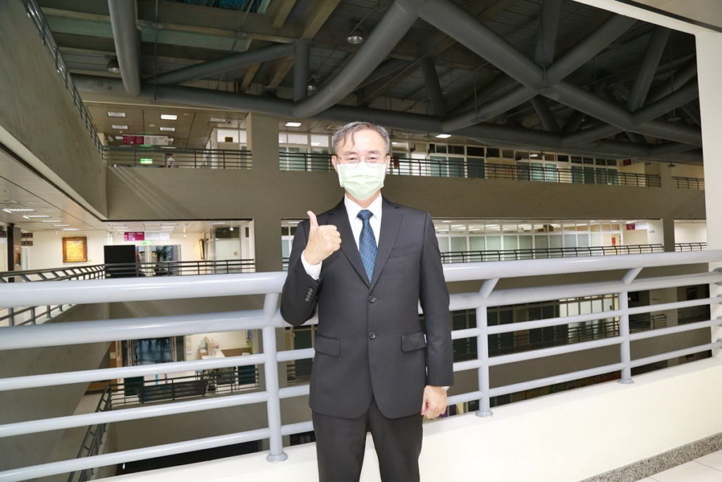 新任文雅國小校長黃金木