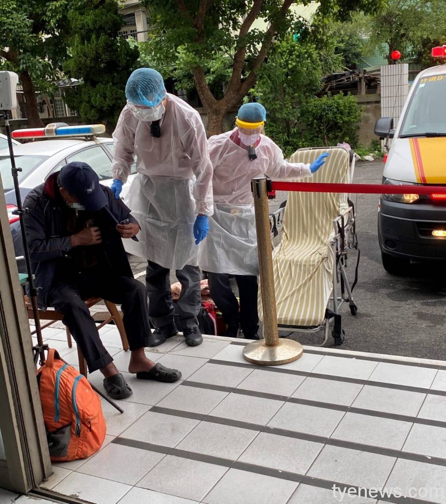 6旬翁暈眩沒錢看醫生 大園警暖心助脫困 18 140639 scaled
