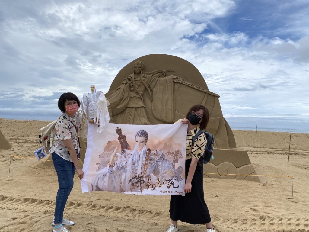 圖說二-2022福隆國際沙雕藝術季即日開展,鐵粉搶先看「佛劍分說」沙雕。(福容大飯店提供)