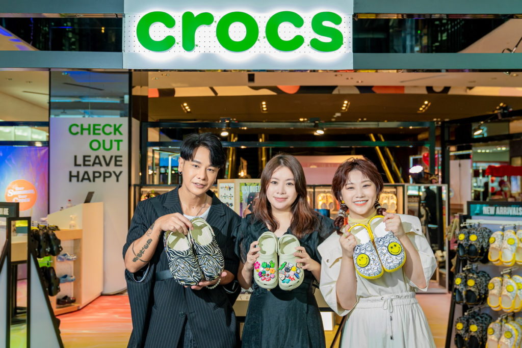 全球領先創新休閒鞋品牌Crocs,特別於本月進駐新光三越A11一樓的快閃特區