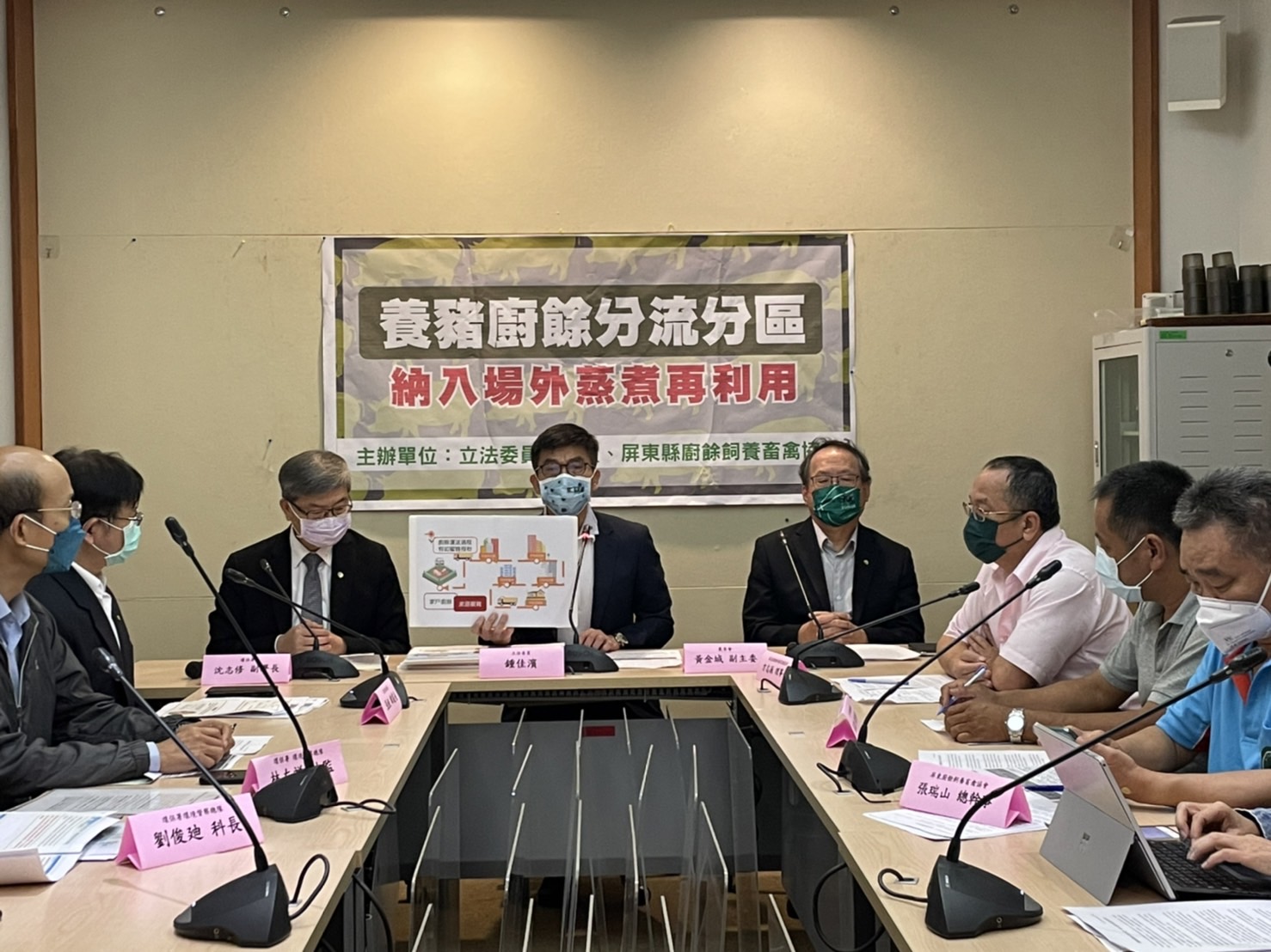 家戶廚餘擬禁養豬場 鍾佳濱:設場外集中蒸煮設施 66 民進黨立委鍾佳濱 1