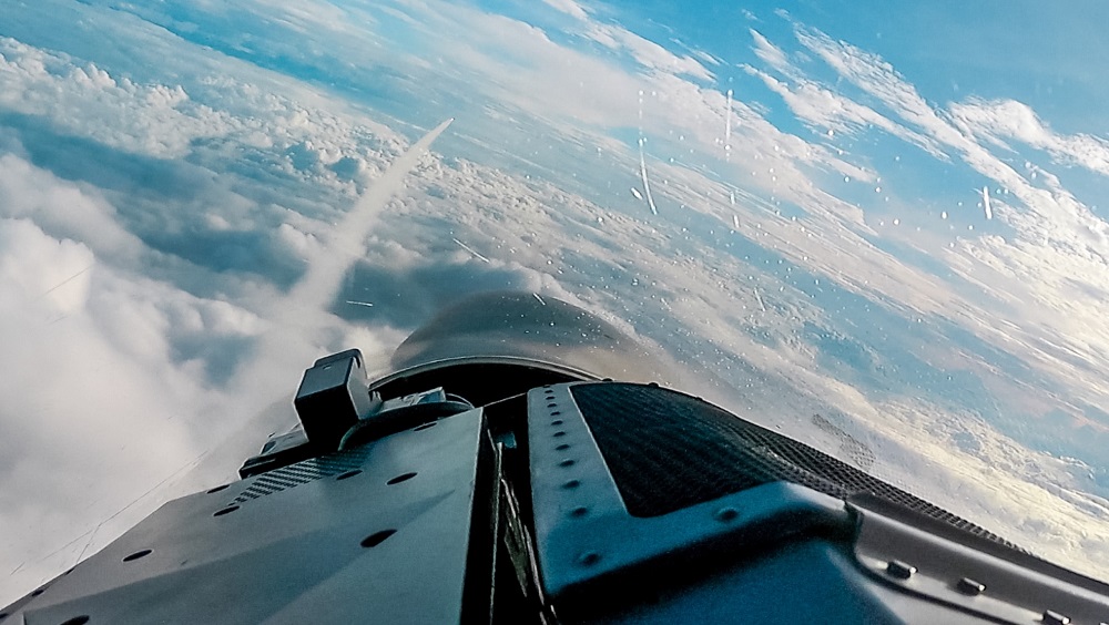 罕見美照/驗證平戰轉換 海巡安平艦成功首度試射雄二飛彈 68 空軍幻象戰機發射雲母飛彈