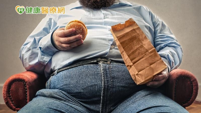 脂肪會癌變?6旬翁腹股溝長「30公分」超大腫瘤