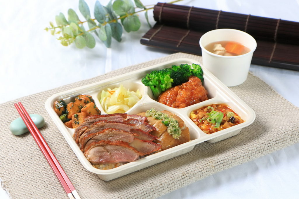 台北老爺「獨享元氣餐盒」為上班族、外食族量身訂製的健康外帶餐盒,其中港式燒臘三寶飯銷售第一,深受民眾喜愛。