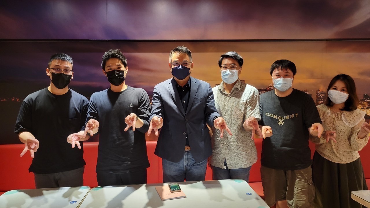 圖說: 國民黨新竹市長參選人林耕仁舉辦青創座談,邀請在地年輕創業家面對面交流對談,了解現在青年創業的各種問題。(圖:翻攝自林耕仁臉書)
